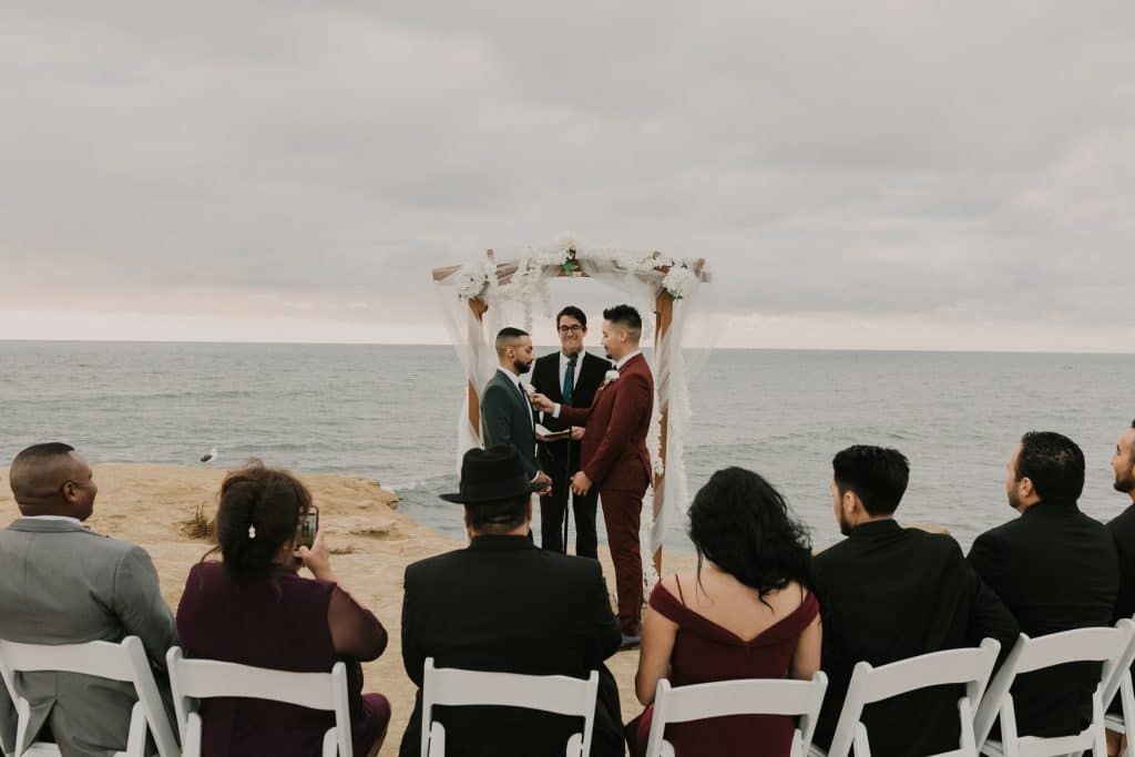Small Beach Weddings: 4 Tips You Need to Know